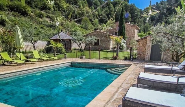 Country house at Le Barroux, Mont-Ventoux, air-conditioning, pets allowed (1)