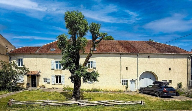 Country House 'Maison Le Bonheur' with Private Pool, Garden, and Wi-Fi