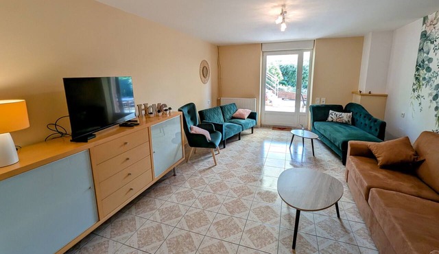 Countryside cottage, pets welcome, lush area