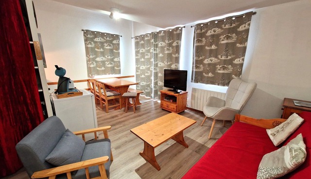 Cozy 3 rooms for 6, southwest balcony, 50m from slopes