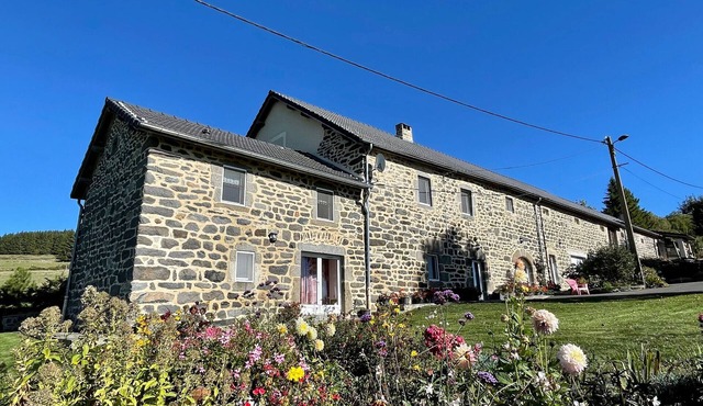 Cozy 5-bedroom lodge near Freycenet-la-Cuche, perfect for families and friends, pet-friendly