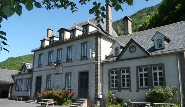 Cozy Apartment in Auvergne, Near Puy Mary - Sleeps 4, BBQ, Hiking, and More