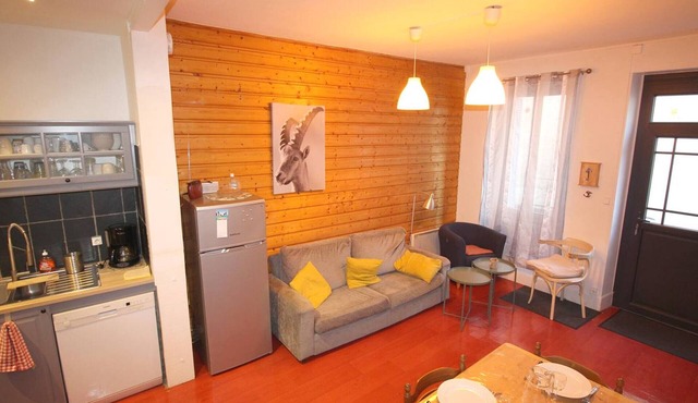 Cozy house 3 br., near market and cable car in Luchon
