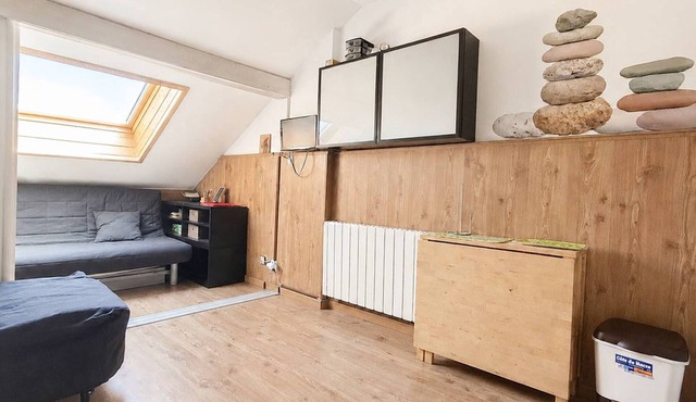 Cozy Studio with South-Facing Balcony, Centrally Located, Sleeps 2 Adults + 1 Child