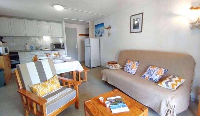 Cozy T3 for 6, south terrace, parking, center St Lary Soulan