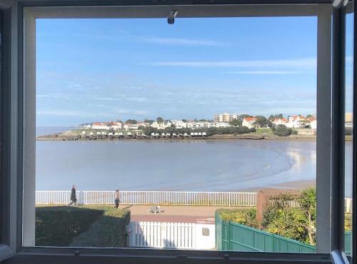 Devant la mer et la plage de ROYAN PONTAILLAC, 4chambres 2 à 8 personnes in Royan