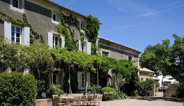 Domaine de l'Odylée, in the heart of the vineyards, ideal for family reunions and seminars.