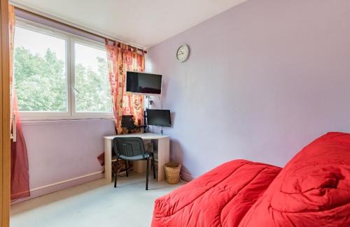 Double bedroom with shared kitchen & bathroom, Paris
