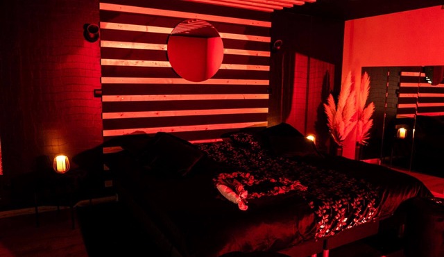 Douceur du Charme - Love Room Chic et Luxueuse à Charmes