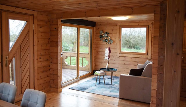 Eco-friendly chalet on the edge of a private pond