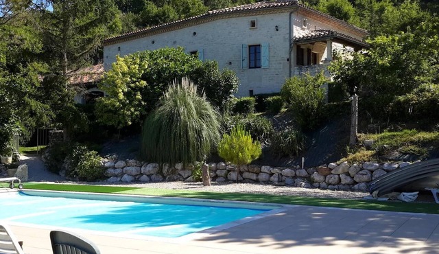 Eco Gîte Théron Fontaine sleeps 15 with swimming pool in beautiful, peaceful surroundings