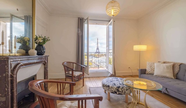 Eiffel Tower View 3BR Balcony