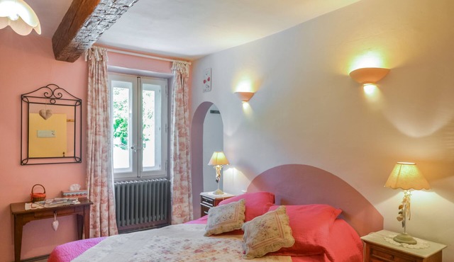Enchanting Guest Room in the Heart of Provence
