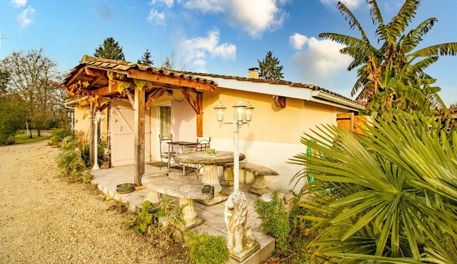 Escape to Les Pouges – Renovated House with Garden, Fast Wi-Fi, Barbecue