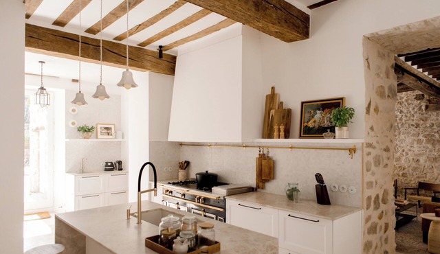 Exceptional home with a spa, garden, and open-air courtyard on the outskirts of Paris