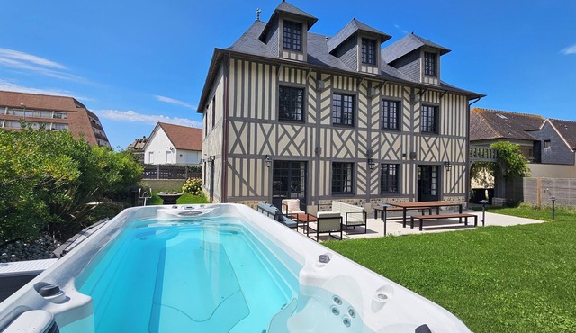 Exceptional villa, 5 bedrooms, 20m from the beach, spa. in Benerville-sur-Mer