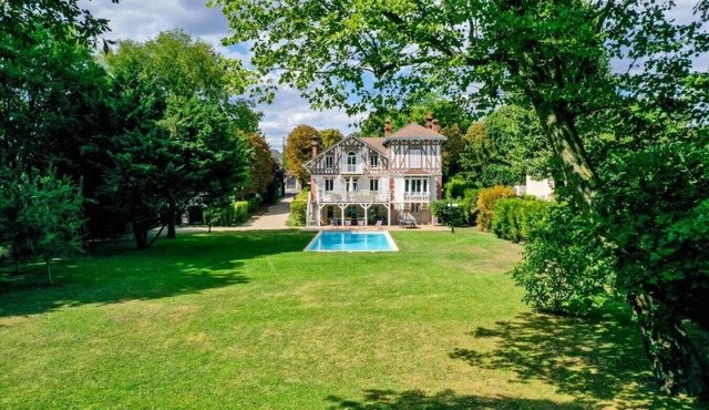 Exceptional historic house with swimming pool