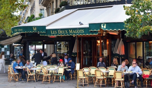 EXCEPTIONAL SETTING ON RUE BUCI TO EXPERIENCE PARIS AT FINEST, SAINT-GERMAIN in Paris