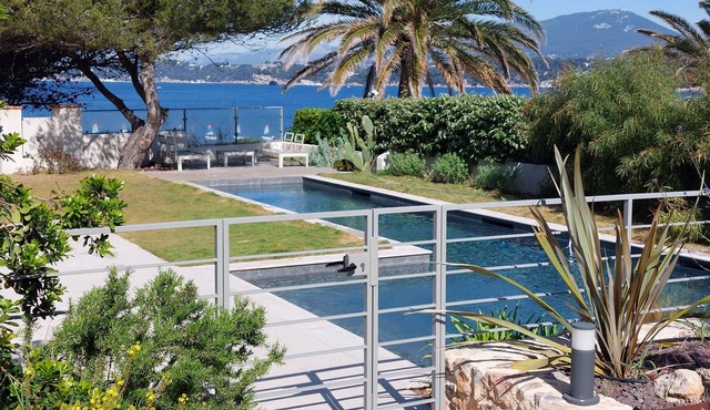 Exceptional villa with sea access from garden & pool