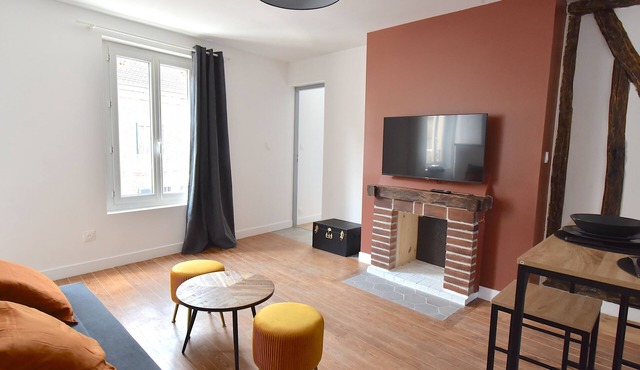 F3 Charm of the old renovated, fully equipped