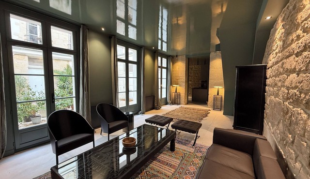 Fabulous Private House hidden at the back of courtyard in Le Marais. Full A/C