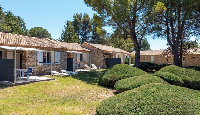 Family cottage with pool n° 6