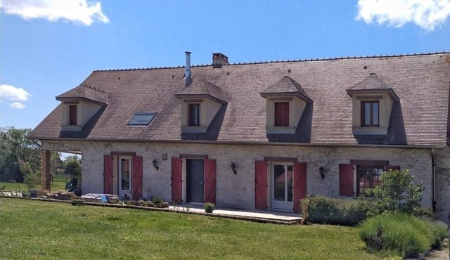 Family-friendly house near Vichy with garden and activities