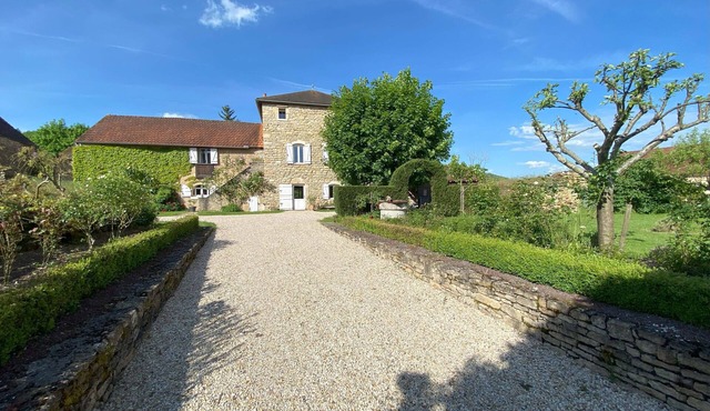 Family house with pool, Morvan in Bourgogne, near Avallon & Vézelay