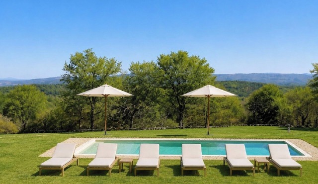 Farmhouse in the heart of nature, panoramic view, absolute peace and quiet.