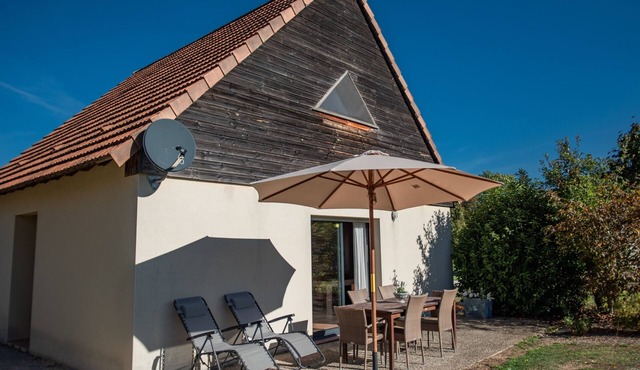 Fine holiday home on holiday park with swimming pool