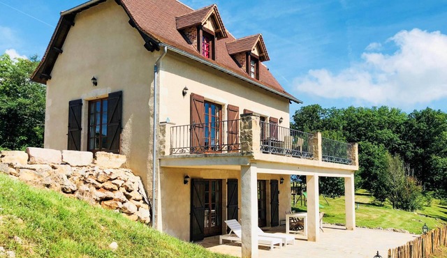 Fine studio with large terrace and views