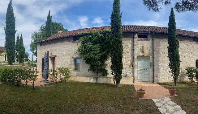 Former Quercy Blanc wine storehouse in the heart of the Cahors vineyards