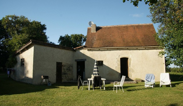 Former sheepfold in the middle of an orchard and a 2 ha meadow