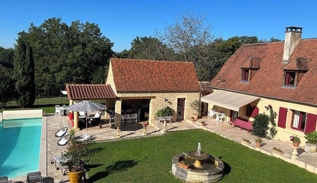 Gîte du pigeonnier with swimming pool Périgord noir Les tourterelles 6 people