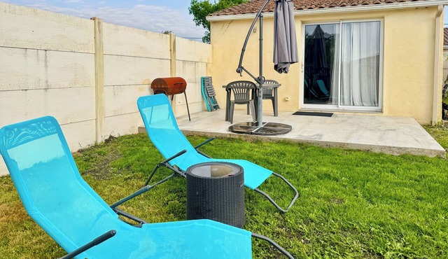 Fully-equipped one-bedroom house near the Medoc châteaux in Arsac
