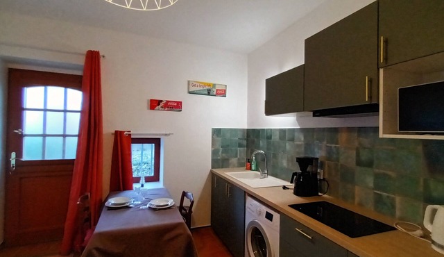 Fully equipped studio on garden level in Limas