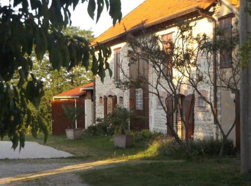 Gîte Authentique avec Accès au Canal et Intimité Préservée - FR-1-489-609