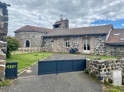 Gîte Charmant à Alleyrac: Randonnées, Nature et Confort Moderne - FR-1-582-66