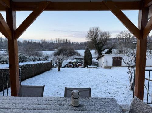 Gîte chez Julia cosy en bois avec son jardin
