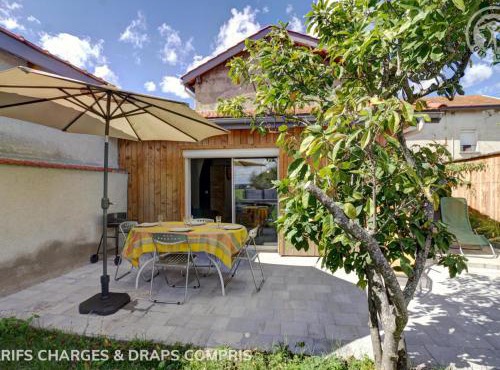Gîte confortable avec jardin privé à Balbigny - FR-1-496-282