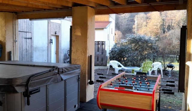 Gîte cosy avec Jacuzzi Etang babyfoot et rivière