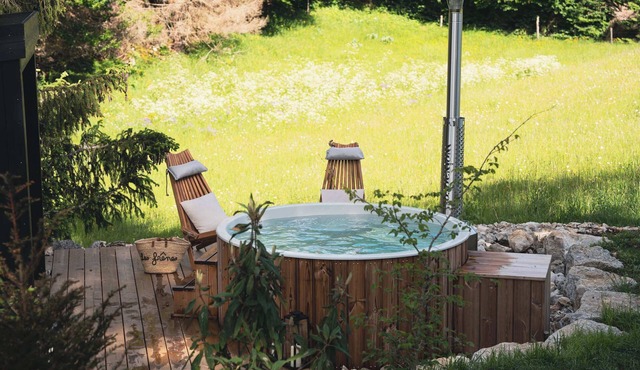 Gîte dans ferme en pierre, bain nordique et sauna