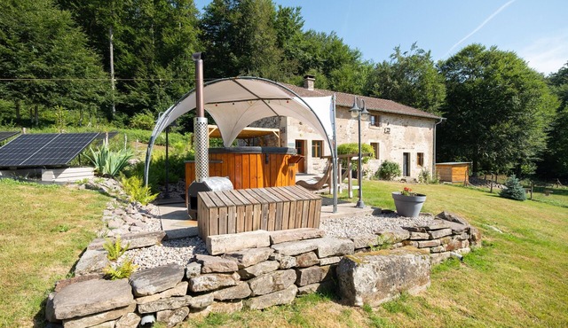 Gîte du Hallot with Spa (Holidaymakers/Spa Guests)