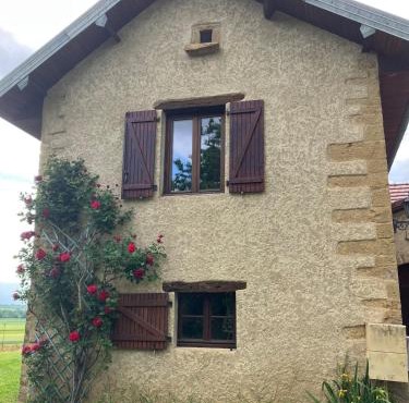 Gîte du Poisson Rouge, grand terrain, cheminée, 10 min Arbois
