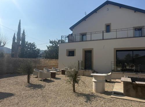 Gîte entier ou chambres dans parc clos avec piscine