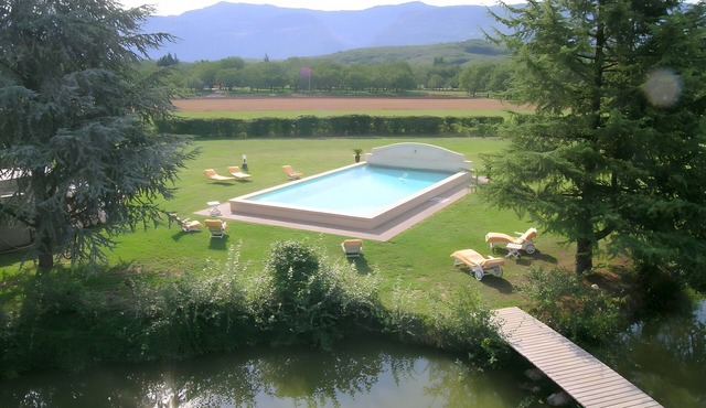 Gîte for 8 – La Fontaine Des Rollands: Mountain View, Shared Pool, Wi-Fi