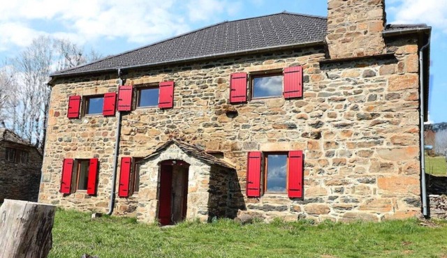Gîte "Gîte De La Chareyre" with Mountain View, Private Terrace and Wi-Fi
