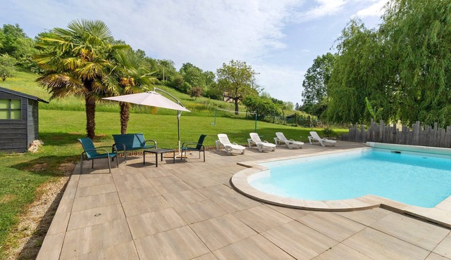 Gîte “Le Séchoir Numéro Deux” with Shared Pool, Wi-Fi, and Air Conditioning