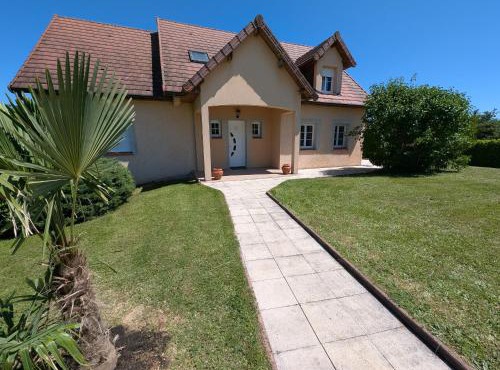 Gîte spacieux à Fretigney avec jardin et billard, idéal pour 8 pers. - FR-1-583-507