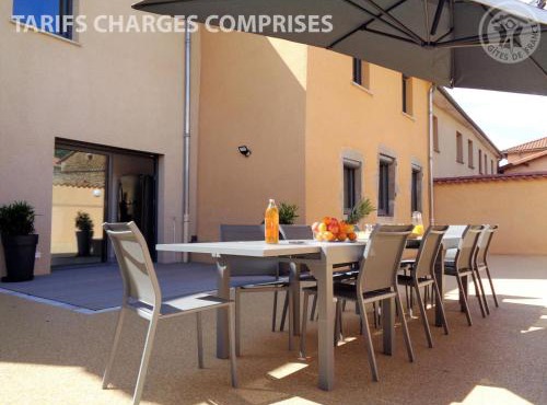 Gîte spacieux avec espace extérieur et jacuzzi à Montchal - FR-1-496-234